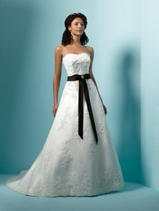 A line Strapless Chapel Train Wedding Dress (ST0027) A line Strapless Chapel Train Wedding Dress (ST0027)